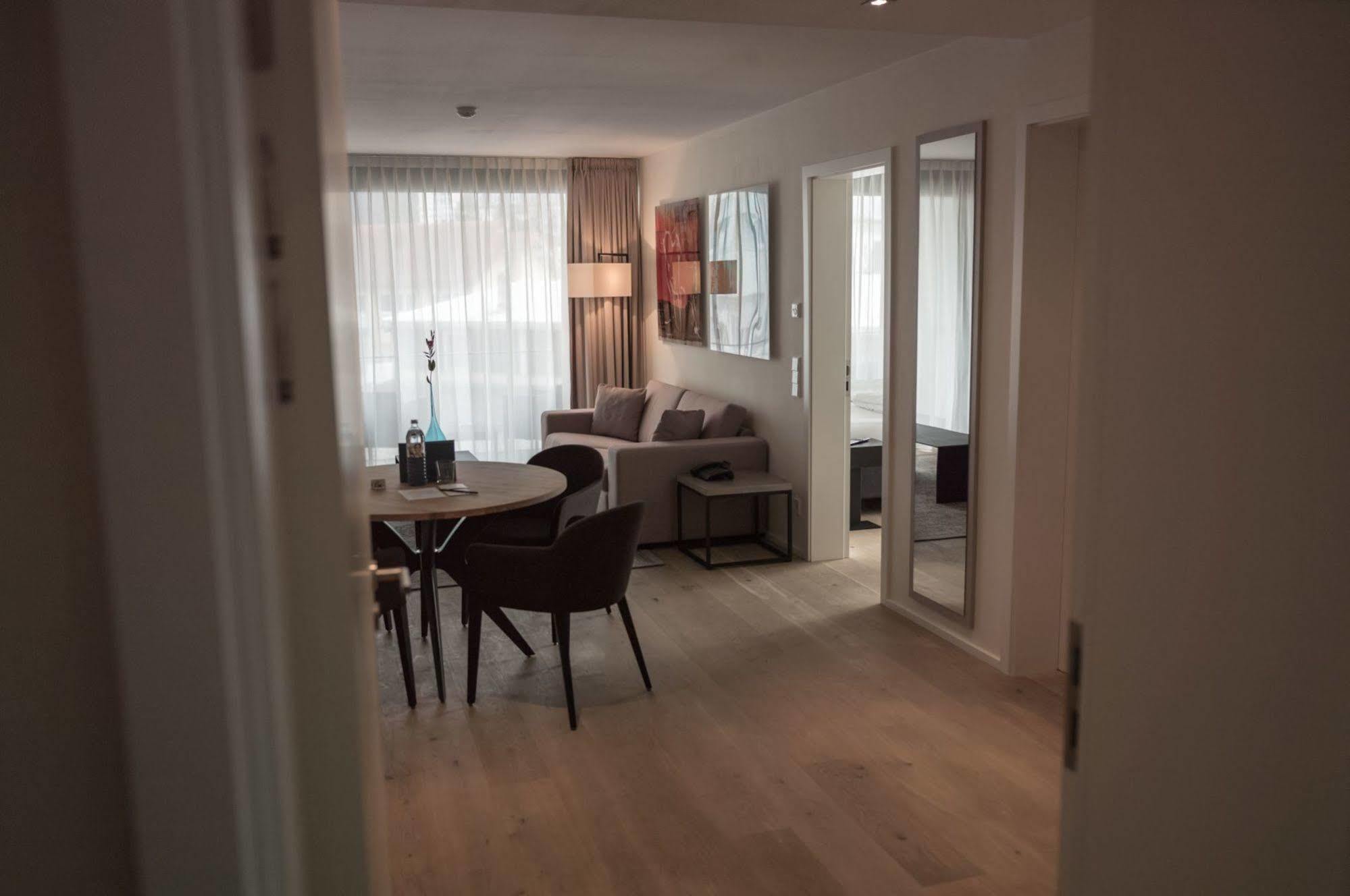 Suytes Aparthotel 4*